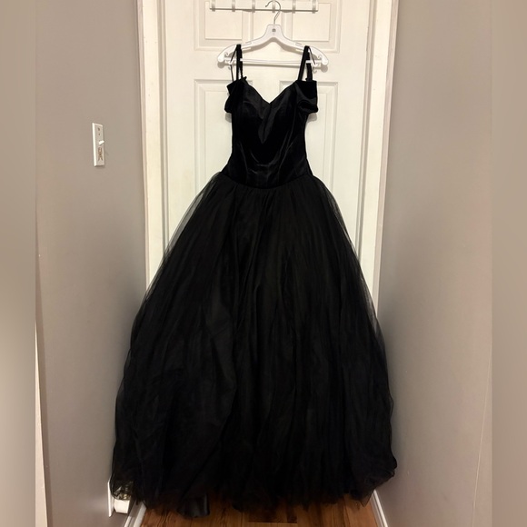 Dresses & Skirts - Black Velvet Princess Style Backless Prom Dress
